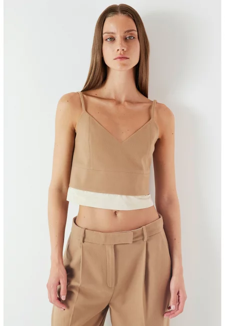 Къс топ с шпиц