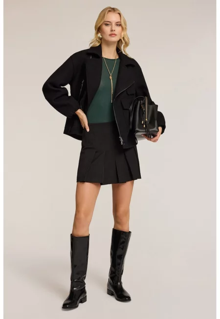 Къса плисирана пола