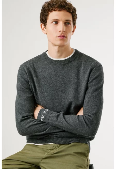 Пуловер с рипсени краища