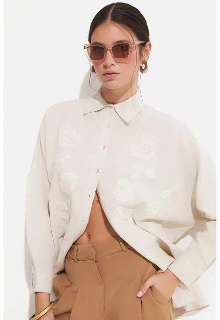 Риза с лен и флорални апликации - Мръснобял