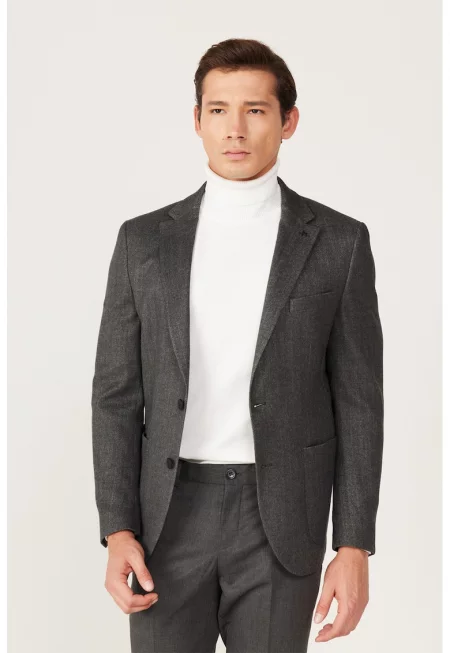 Сако с вълна с цепка на гърба