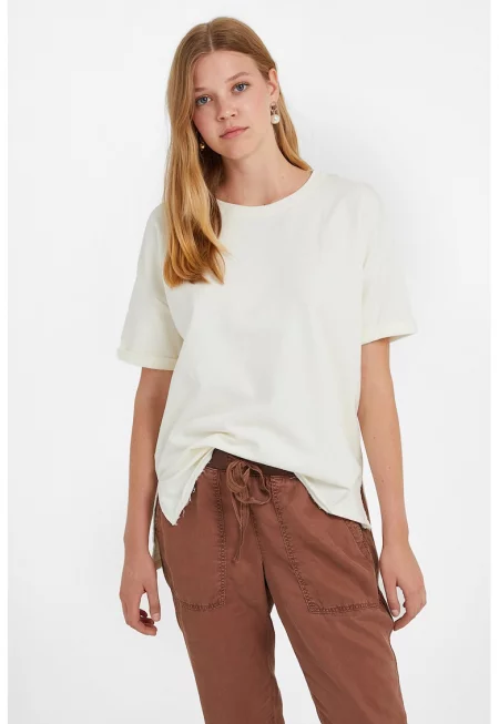 Свободна тениска с асиметричен подгъв