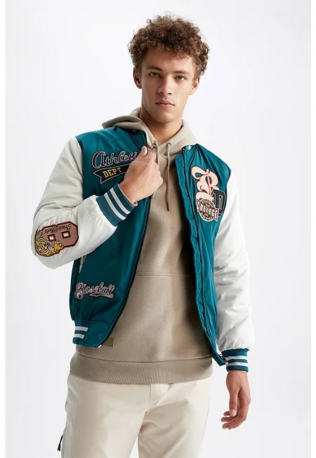 Зимно яке с цип и бродерии