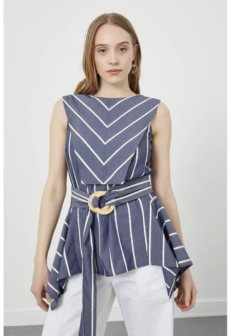 Асиметричен топ със застъпен дизайн - Тъмносин/Мръснобял