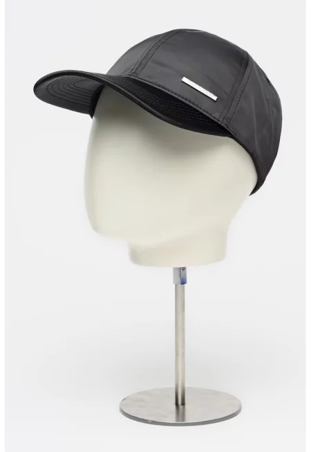 Бейзболна шапка с метално лого - Черен