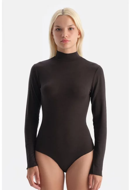 Боди с модал с ниска яка