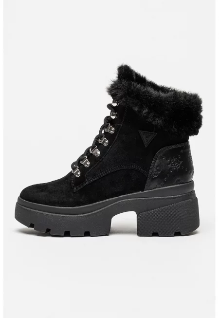 Боти с масивен ток и монограм