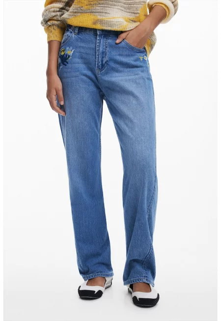 Дънки с флорална бродерия