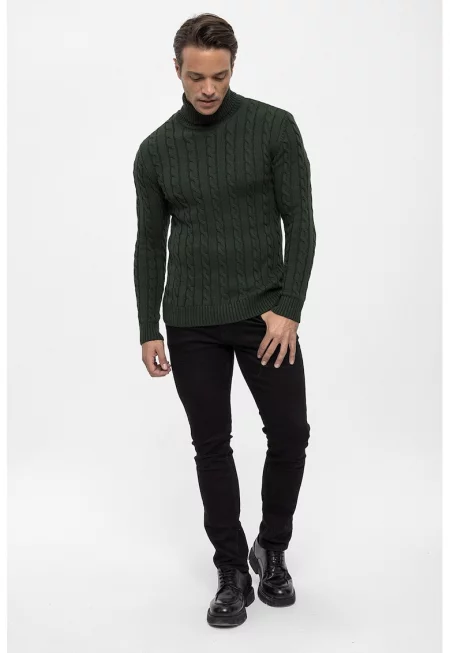 Плетен пуловер с висока яка