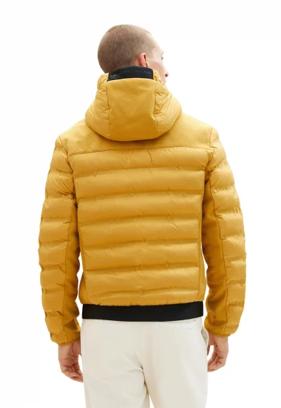 Подплатено зимно яке с качулка