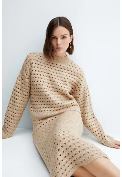 Пуловер с ажур и овално деколте