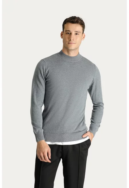 Пуловер с ниска яка