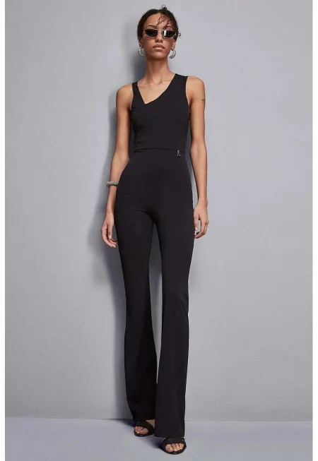 Салопет с тънък силует и асиметрично деколте - Черен