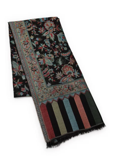 Шал с вълна и десен