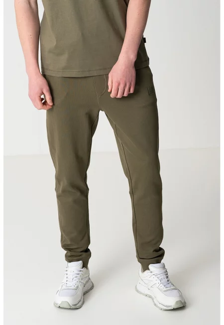 Спортен панталон с джобове встрани