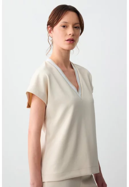 Свободна блуза с шпиц - Бял/Светло бежово