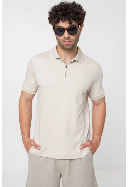 Тениска от органичен памук с яка с къс цип - Светло кафяво