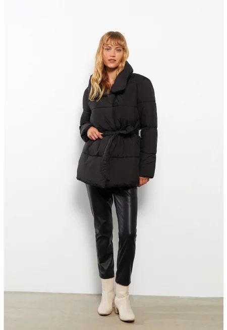 Зимно яке с капитониран ефект