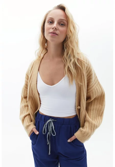 Къс топ с тънки презрамки