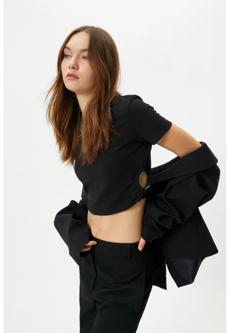 Къса тениска с отвори встрани