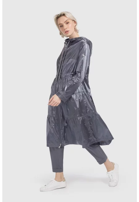 Олекотено яке с метален ефект