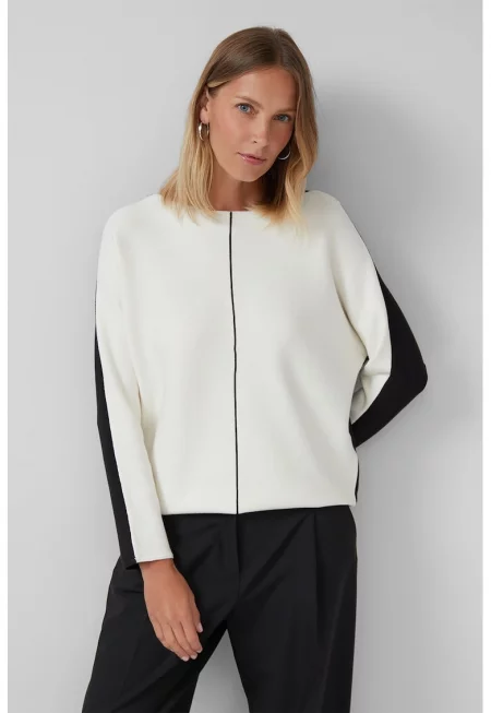Пуловер в цветен блок с деколте-лодка