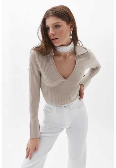 Рипсен шпиц пуловер