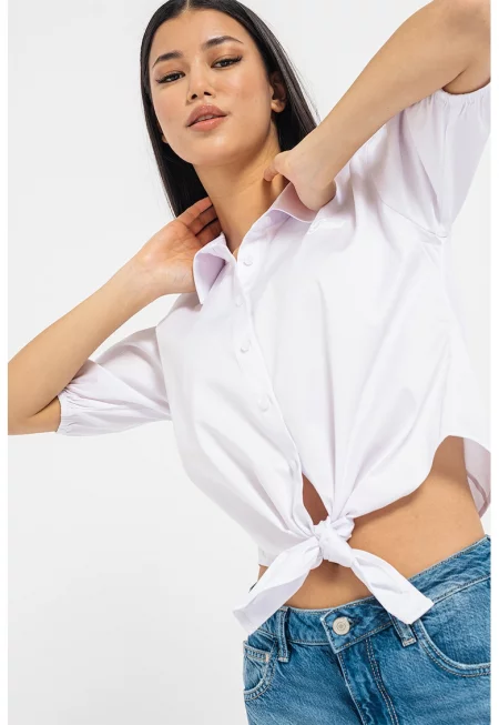 Риза с възел отпред