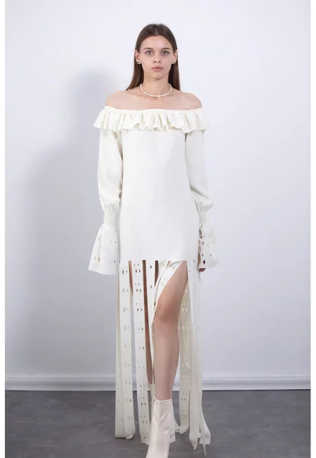 Рокля с голи рамене и големи ресни - Мръснобял