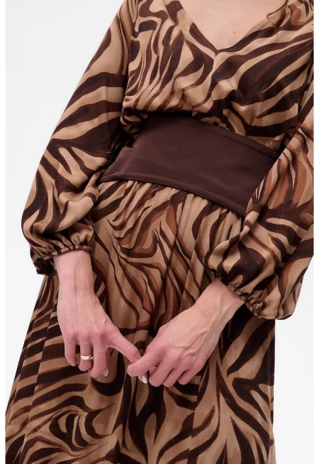 Рокля с V-образно деколте и дълбока цепка