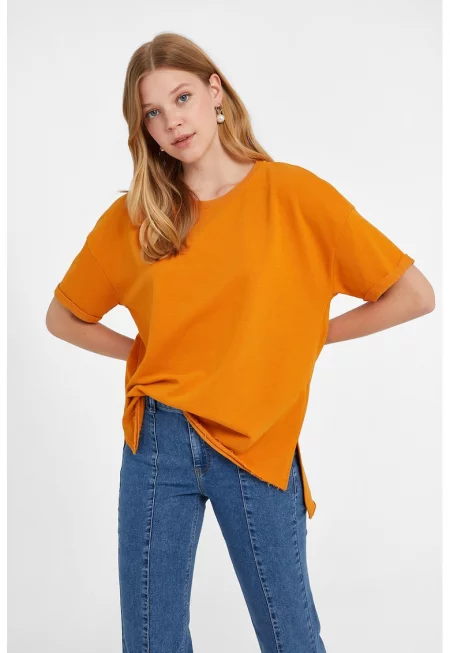 Свободна тениска с асиметричен подгъв