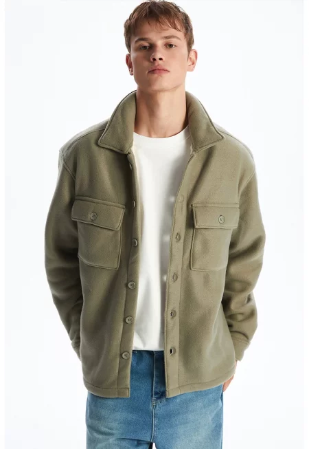 Яке с джобове на гърдите