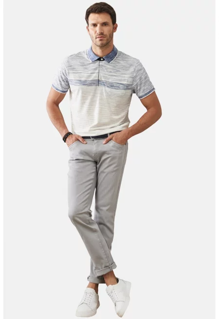 Дънки с джобове и средна талия - Мръснобял