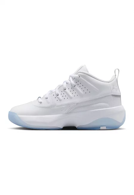 Кожени спортни обувки Jordan Max Aura 7 със синтетика - Бял