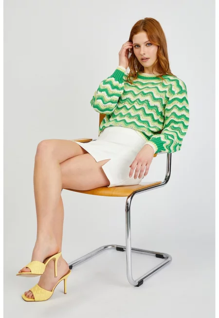 Пуловер с овално деколте