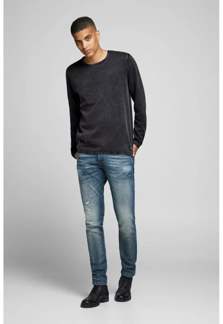 Пуловер с овално деколте