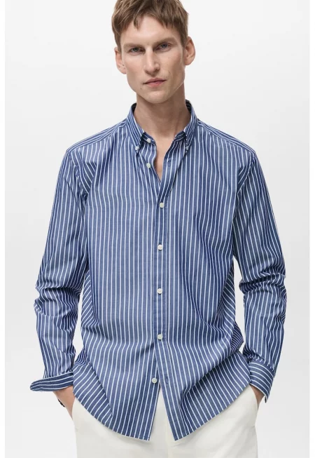 Раирана риза с копчета на яката