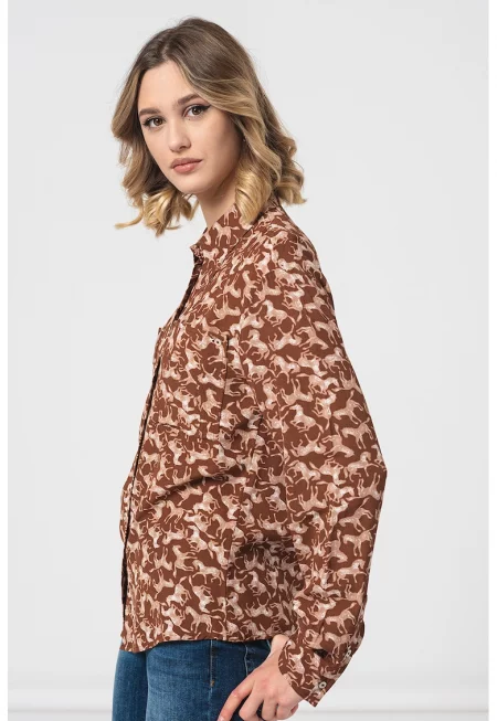 Риза с джобове на гърдите