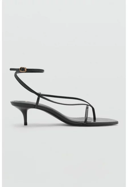 Сандали с ток и тънка каишка