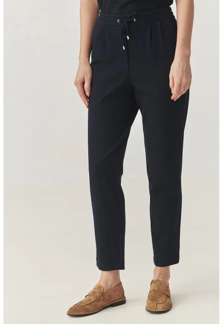 Скъсен панталон с връзка и стеснени крачоли - Черен