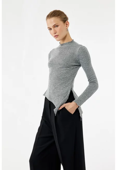 Слим блуза с овално деколте