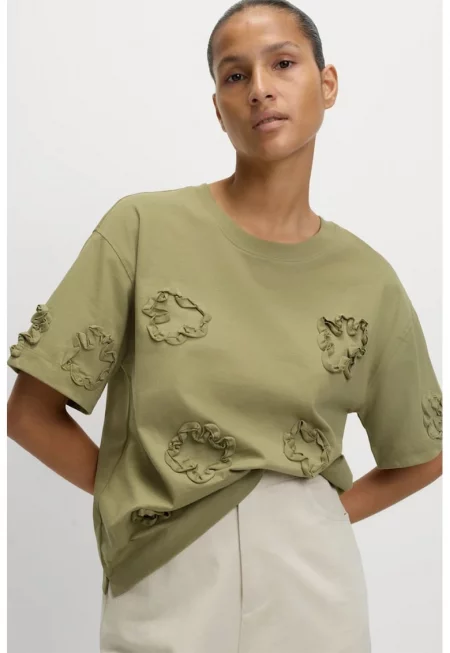 Свободна тениска с флорални апликации