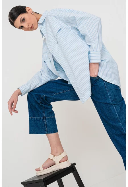 Уголемена раирана риза с джобове на гърдите - Бял/Светлосин