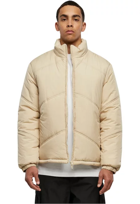 Капитонирано зимно яке със средновисока яка