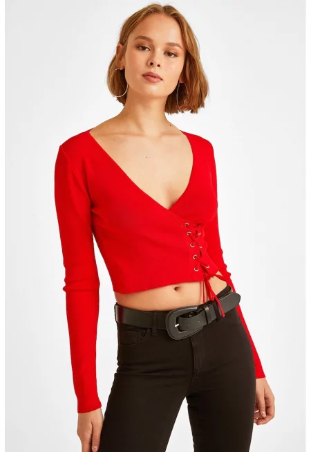 Къс пуловер с шпиц - Червен