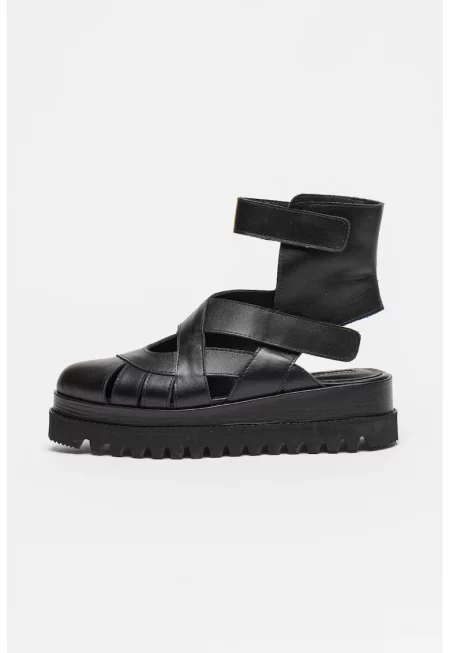 Кожени сандали с равна платформа - Черен