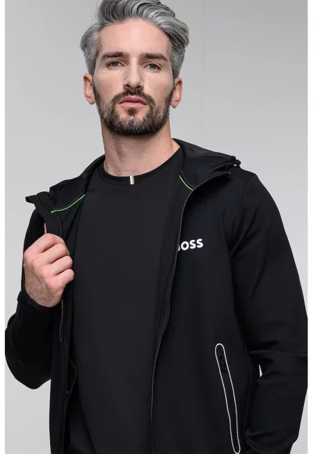 Олекотено яке с качулка