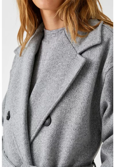 Палто с двуредно закопчаване и колан