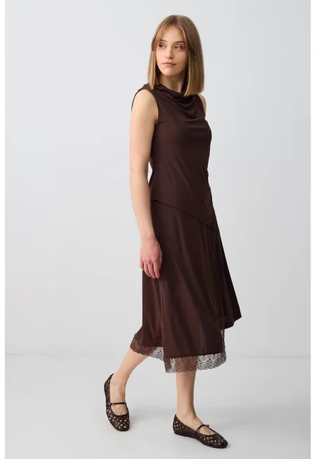 Пола с дантела - Кафяв