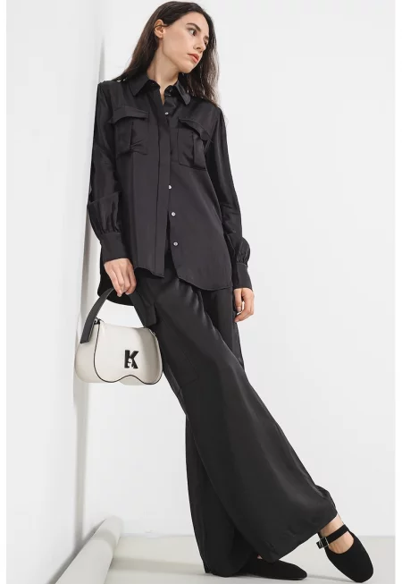 Прав панталон с джобове с капаче - Черен